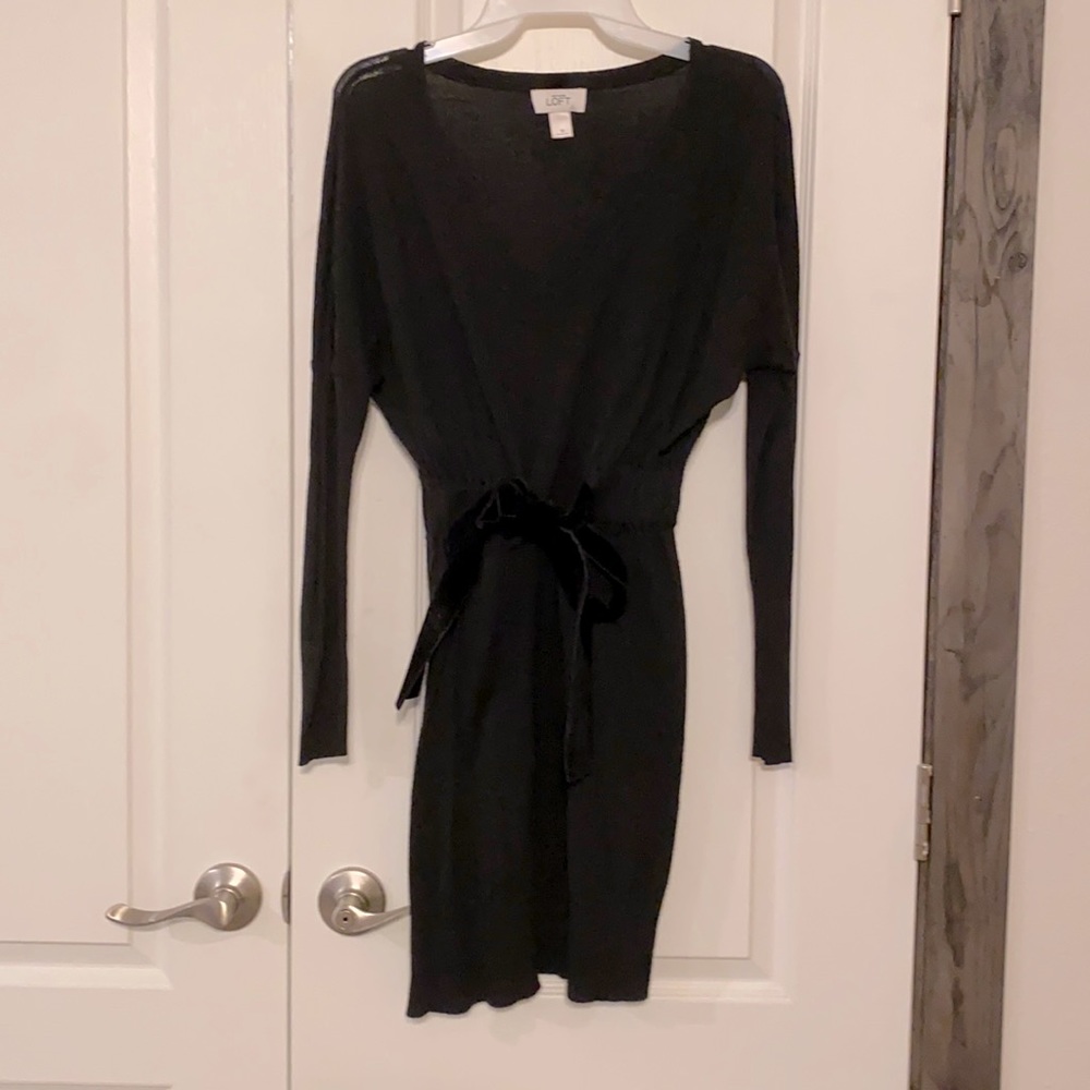 🎓$8/CollegeBlowoutSale!📚-Regularly$13-LOFT Sweater dress with velvet waist tie